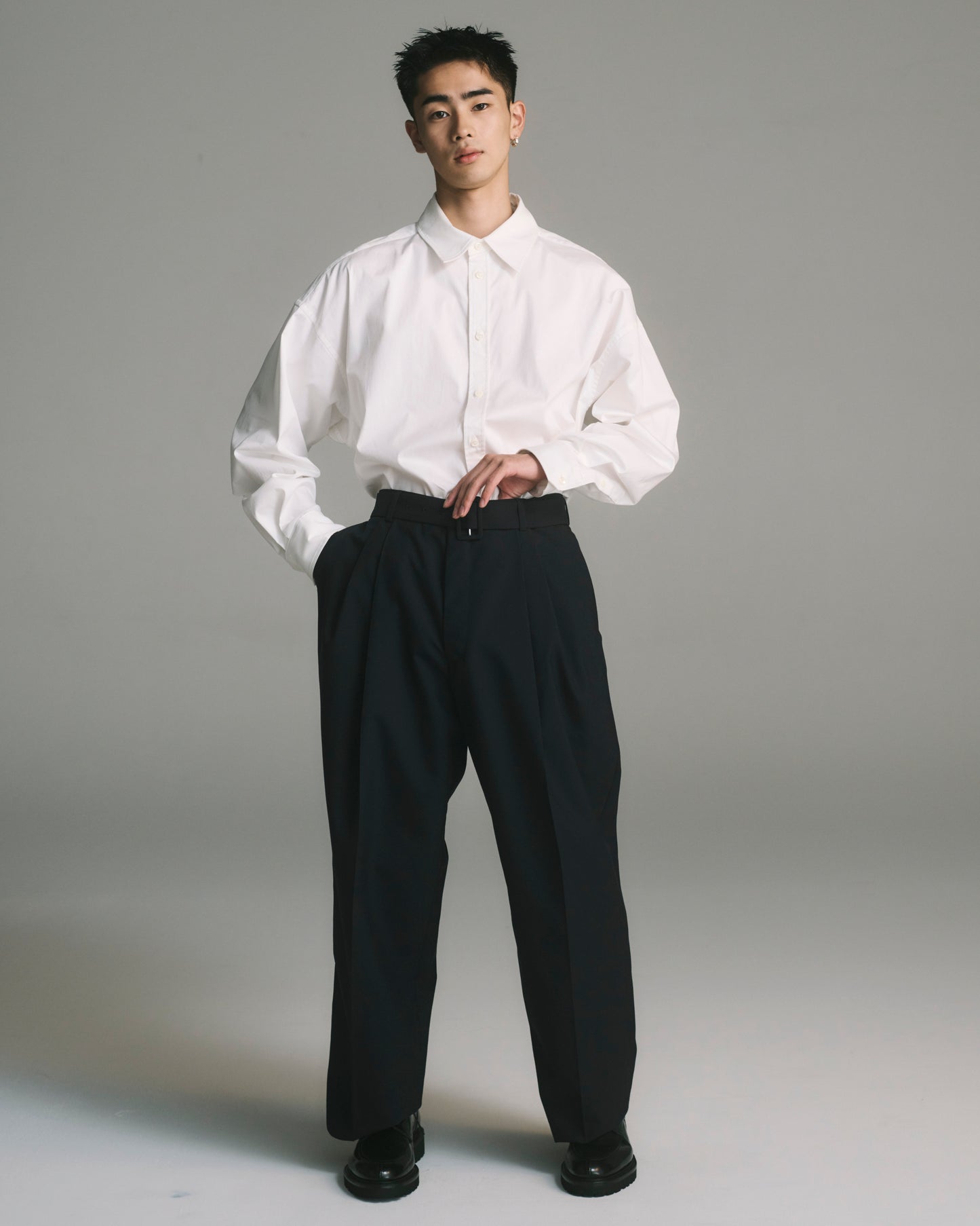 TWO TUCK BELLTED PANTS